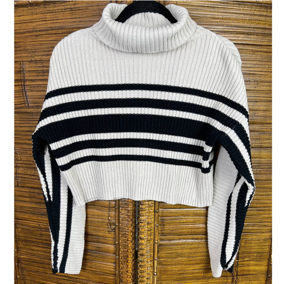 FULL TILT Chest Stripe Women's Cropped Ribbed Turtleneck Sweater Size Medium - Picture 2 of 4